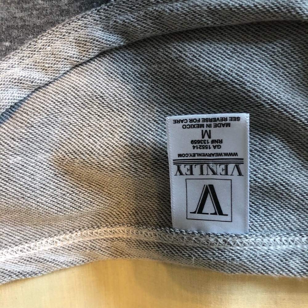 Pullover - Picture 2 of 2